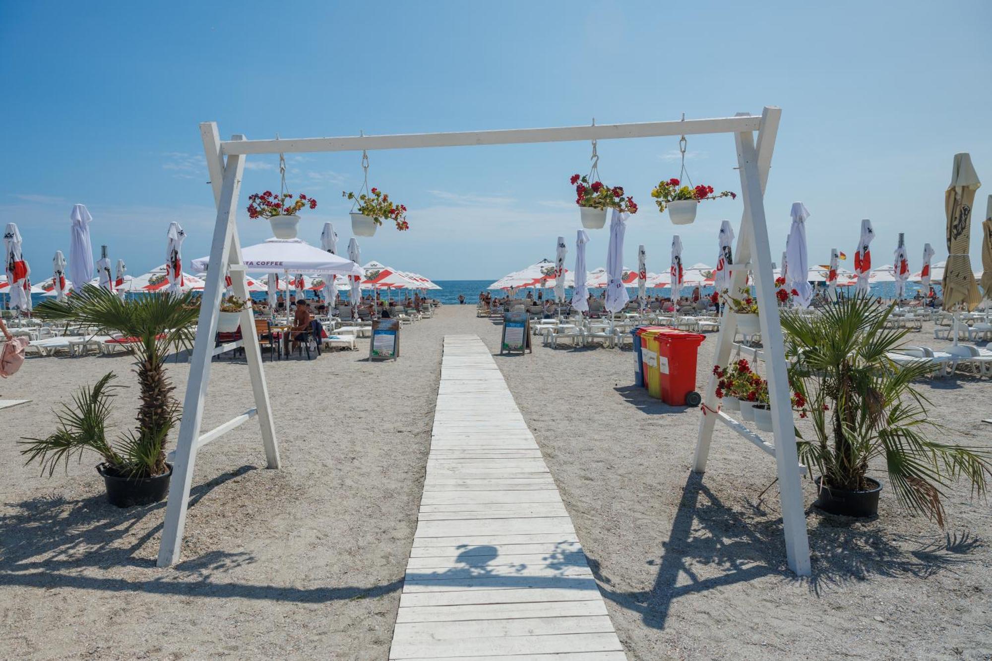 Hotel Comandor Mamaia Exteriör bild